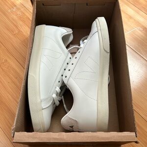 VEJA
ESPLAR LACE-UP LEATHER SNEAKERS